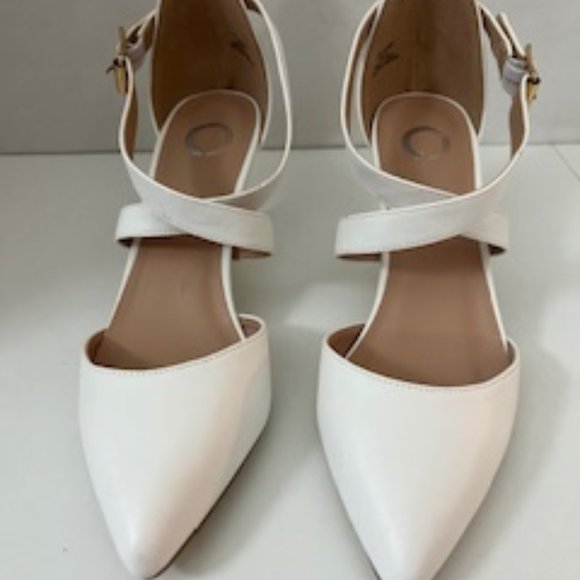 Journee Collection White Heels - Picture 1 of 5
